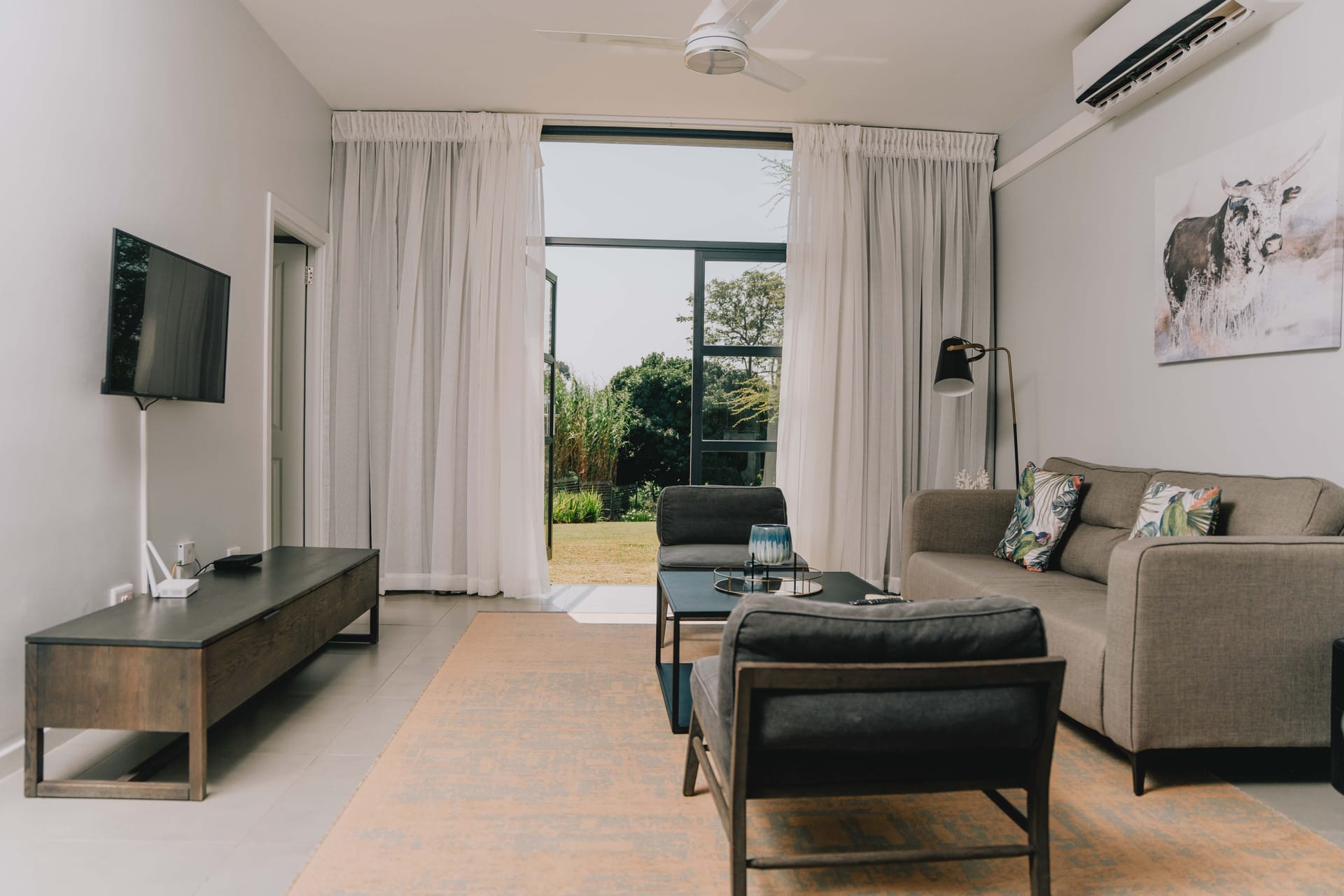 2-bedroom unit — lounge